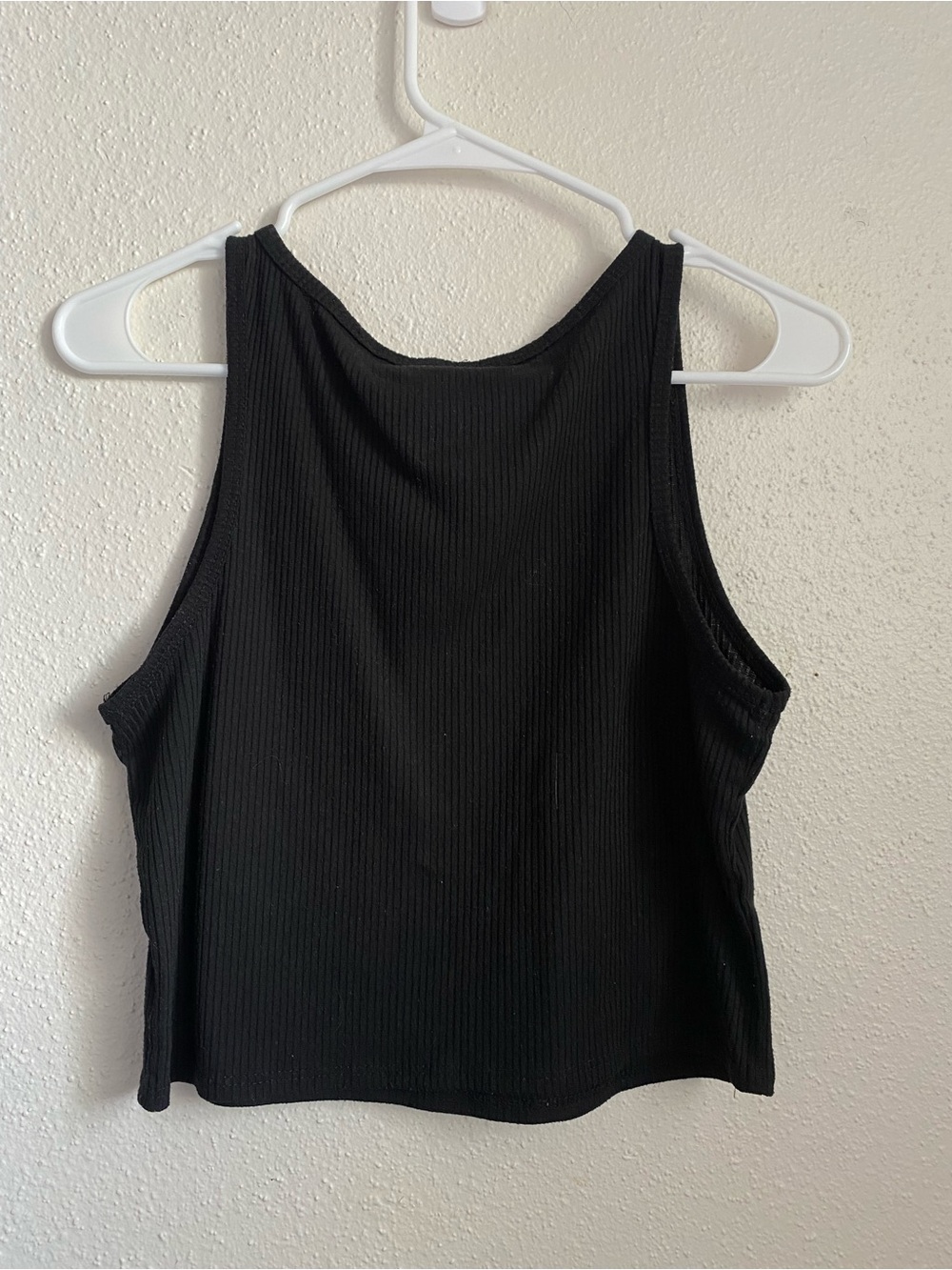 Elite Collection Black Ribbed Cropped Tank - Picture 2 of 3